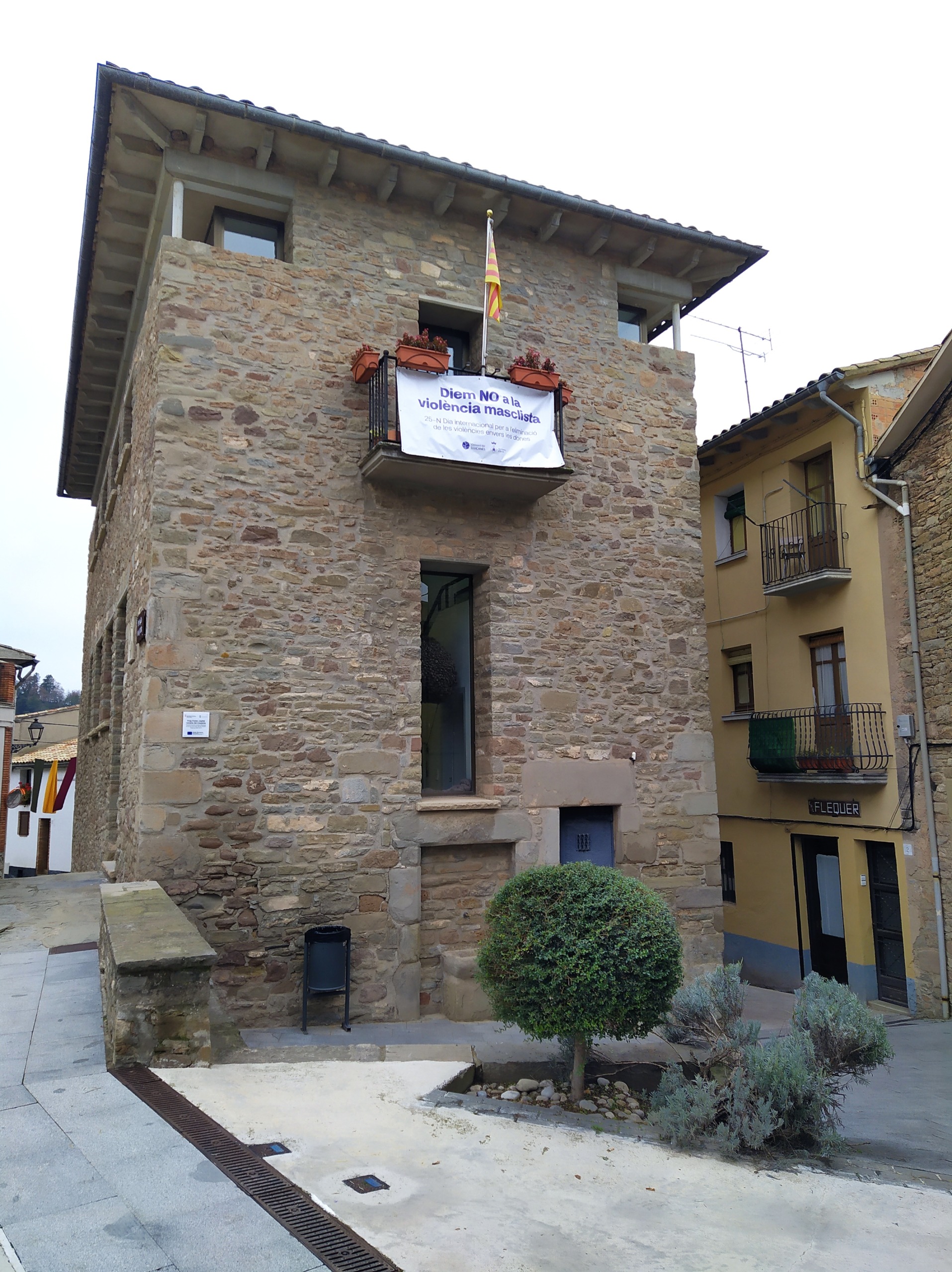 foto ajuntament Oristà pancarta