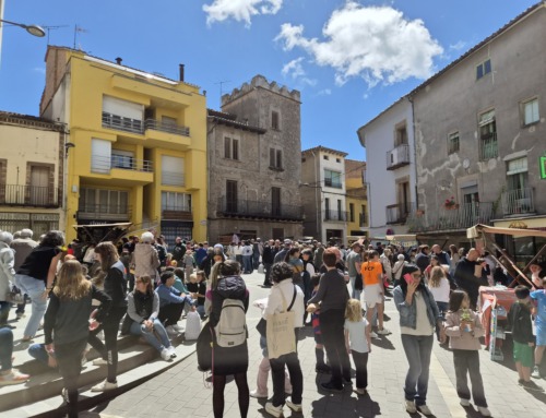 Emprenedoria, cooperació i solidaritat protagonitzen el Mercat de Cooperatives Escolars del Lluçanès