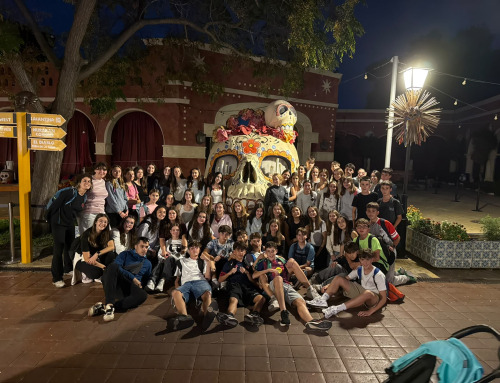 60 joves del Lluçanès gaudeixen d’un dia a PortAventura amb el PUJALBUS